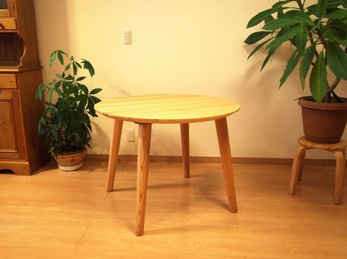 circle table